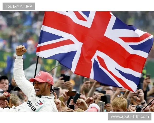 汉密尔顿收官战奋力追赶，最终以第八名完赛