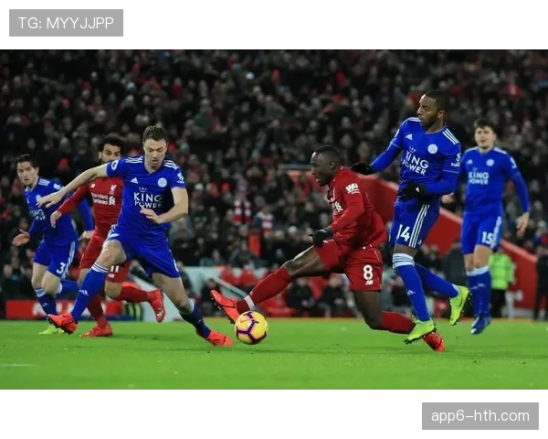 终场哨响，柏林联合老将特里梅尔跪地亲吻草皮，球队保留一线保级希望